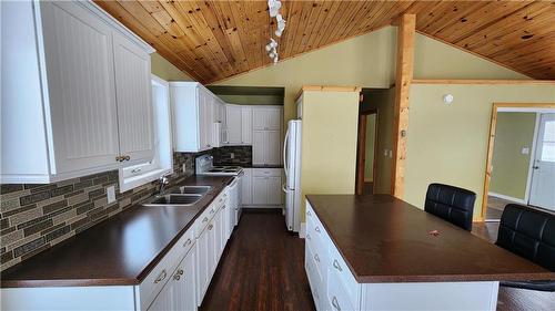 105 Mcnaughton Avenue, Brookdale, MB - Indoor Photo Showing Kitchen With Double Sink