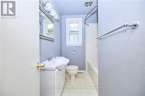 31 Marion Place, Hamilton, ON - Indoor Photo Showing Bathroom