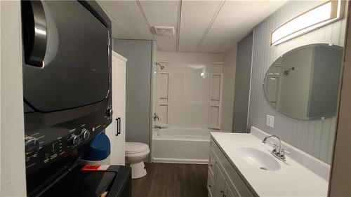 203 Mcnaughton Avenue, Brookdale, MB - Indoor Photo Showing Bathroom