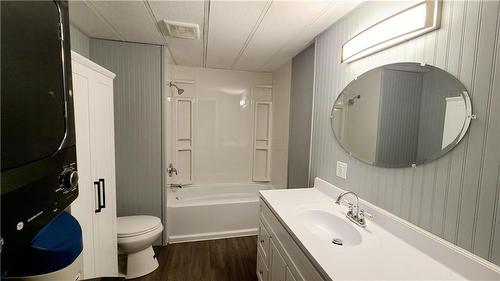 203 Mcnaughton Avenue, Brookdale, MB - Indoor Photo Showing Bathroom