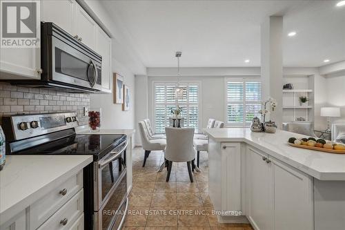 23 Periwinkle Drive, Hamilton, ON - Indoor Photo Showing Kitchen