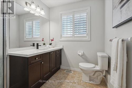 23 Periwinkle Drive, Hamilton, ON - Indoor Photo Showing Bathroom