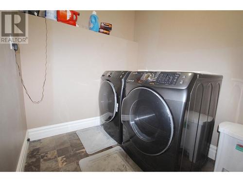 1004 90 Avenue, Dawson Creek, BC - Indoor Photo Showing Laundry Room