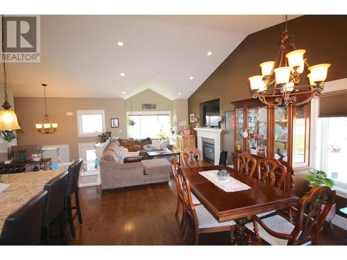 1004 90 Avenue, Dawson Creek, BC - Indoor Photo Showing Dining Room