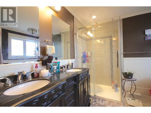 1004 90 Avenue, Dawson Creek, BC - Indoor Photo Showing Bathroom