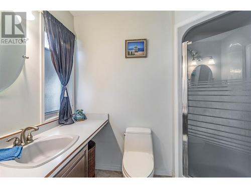 1125 Keyes Road, Kelowna, BC - Indoor Photo Showing Bathroom