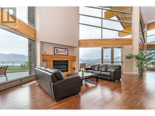 3211 Skyview Lane Unit# 510, West Kelowna, BC - Indoor Photo Showing Living Room With Fireplace