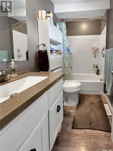 1000 Carlton Drive, Esterhazy, SK - Indoor Photo Showing Bathroom