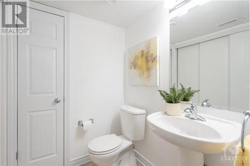 1147 B Longfields Drive, Ottawa, ON - Indoor Photo Showing Bathroom