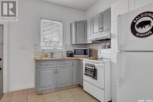 1565 Rae Street, Regina, SK - Indoor Photo Showing Kitchen With Double Sink
