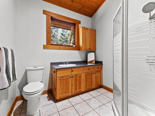 2943 Piva Road, Kamloops, BC - Indoor Photo Showing Bathroom