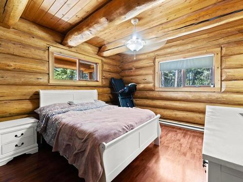 2943 Piva Road, Kamloops, BC - Indoor Photo Showing Bedroom