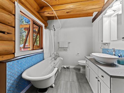 2943 Piva Road, Kamloops, BC - Indoor Photo Showing Bathroom