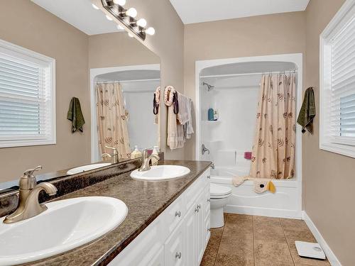 111 Dee Street, Kamloops, BC - Indoor Photo Showing Bathroom