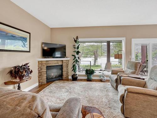 111 Dee Street, Kamloops, BC - Indoor Photo Showing Living Room With Fireplace