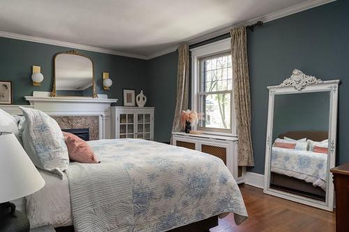 153 St. Clair Avenue, Hamilton, ON - Indoor Photo Showing Bedroom