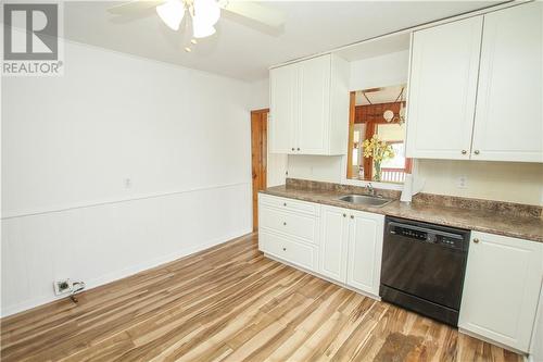330 Mclean Avenue, Cornwall, ON - Indoor Photo Showing Kitchen