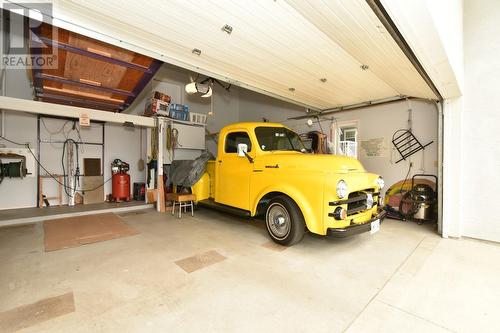 2572 Bayview Road, Blind Bay, BC - Indoor Photo Showing Garage