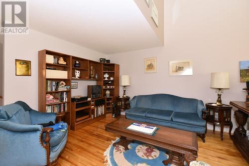 2572 Bayview Road, Blind Bay, BC - Indoor Photo Showing Living Room