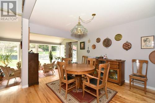 2572 Bayview Road, Blind Bay, BC - Indoor Photo Showing Dining Room