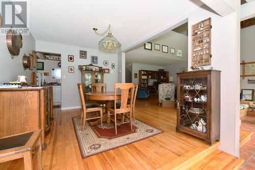 2572 Bayview Road, Blind Bay, BC - Indoor Photo Showing Dining Room