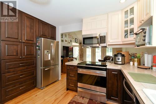 2572 Bayview Road, Blind Bay, BC - Indoor Photo Showing Kitchen
