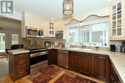 2572 Bayview Road, Blind Bay, BC - Indoor Photo Showing Kitchen With Upgraded Kitchen