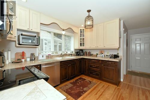 2572 Bayview Road, Blind Bay, BC - Indoor Photo Showing Kitchen With Double Sink