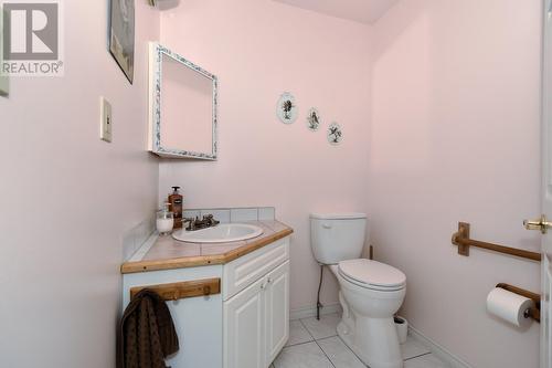 2572 Bayview Road, Blind Bay, BC - Indoor Photo Showing Bathroom