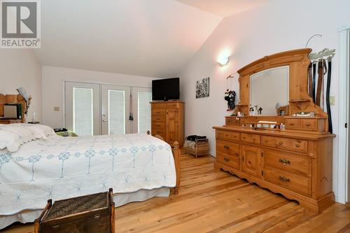 2572 Bayview Road, Blind Bay, BC - Indoor Photo Showing Bedroom