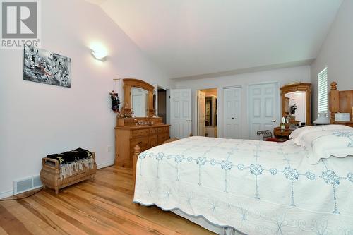 2572 Bayview Road, Blind Bay, BC - Indoor Photo Showing Bedroom