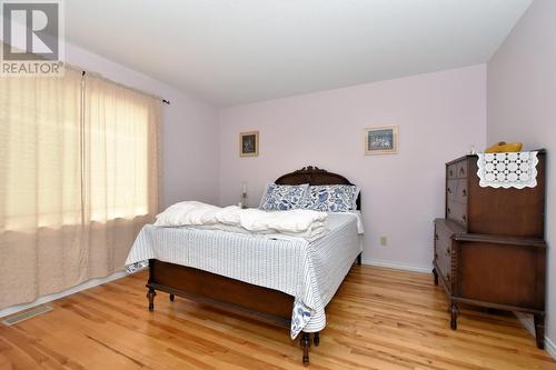 2572 Bayview Road, Blind Bay, BC - Indoor Photo Showing Bedroom