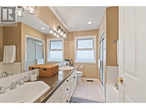 4222 Gallaghers Crescent, Kelowna, BC - Indoor Photo Showing Bathroom