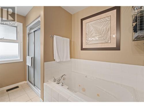 4222 Gallaghers Crescent, Kelowna, BC - Indoor Photo Showing Bathroom