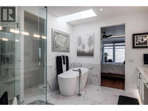 3338 Chocolate Lily Lane, Kelowna, BC - Indoor Photo Showing Bathroom