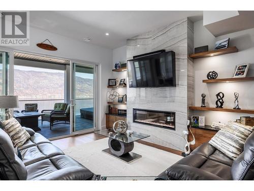 3338 Chocolate Lily Lane, Kelowna, BC - Indoor Photo Showing Kitchen