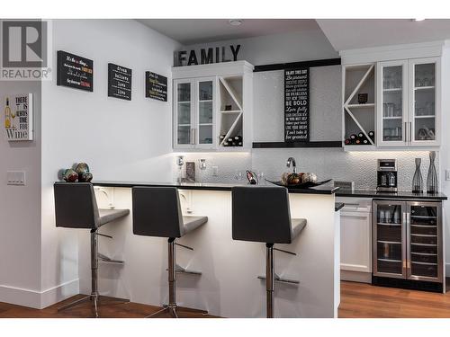 3338 Chocolate Lily Lane, Kelowna, BC - Indoor Photo Showing Kitchen