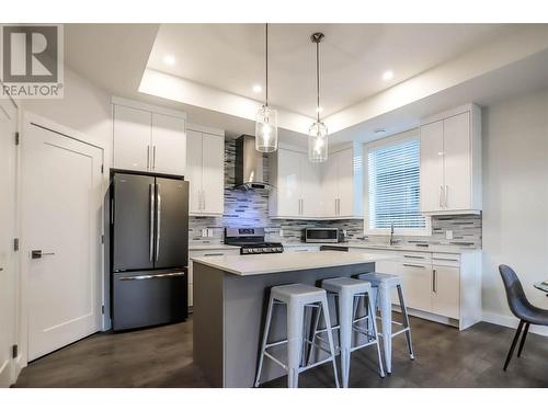 827 Fuller Avenue, Kelowna, BC - Indoor Photo Showing Kitchen