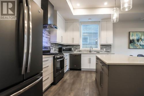 827 Fuller Avenue, Kelowna, BC - Indoor Photo Showing Kitchen With Upgraded Kitchen
