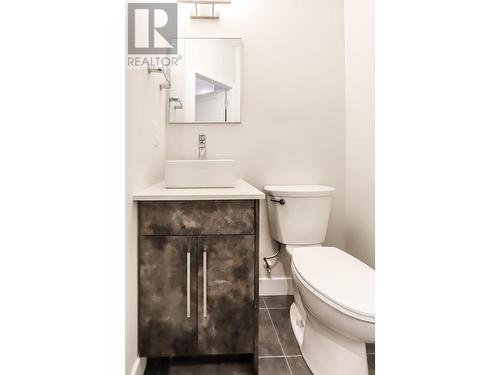 827 Fuller Avenue, Kelowna, BC - Indoor Photo Showing Bathroom