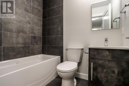 827 Fuller Avenue, Kelowna, BC - Indoor Photo Showing Bathroom