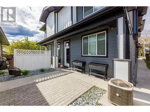 827 Fuller Avenue, Kelowna, BC - Outdoor With Exterior