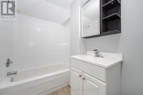 6 Hawkins Court, Brampton, ON - Indoor Photo Showing Bathroom