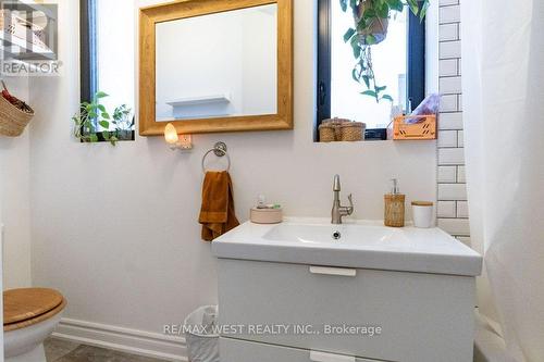 152 Dowling Avenue, Toronto, ON - Indoor Photo Showing Bathroom