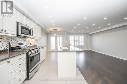 80 Pagebrook Crescent, Hamilton, ON - Indoor Photo Showing Kitchen With Upgraded Kitchen