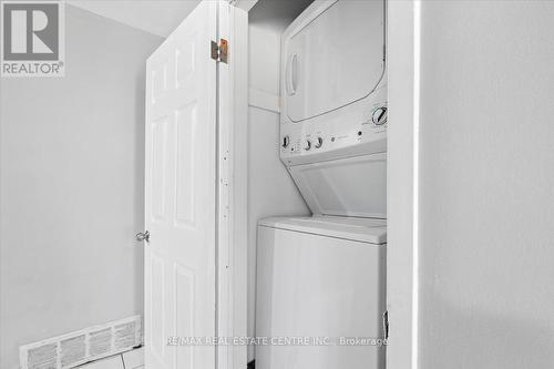 134 Victor Boulevard, Hamilton, ON - Indoor Photo Showing Laundry Room