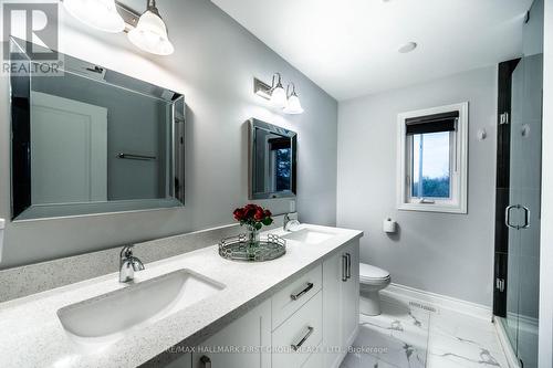 70 Cesar Place, Hamilton, ON - Indoor Photo Showing Bathroom