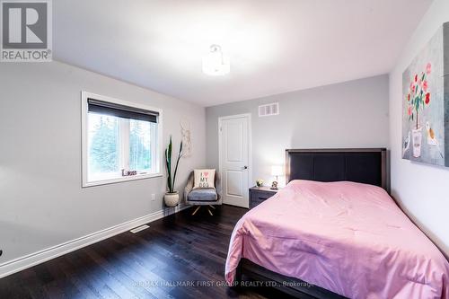 70 Cesar Place, Hamilton, ON - Indoor Photo Showing Bedroom