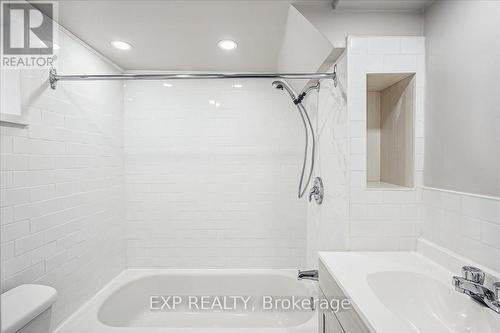 73 East 22Nd Street, Hamilton, ON - Indoor Photo Showing Bathroom