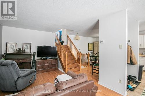 180 Bakery Lane, Gravenhurst, ON - Indoor Photo Showing Living Room